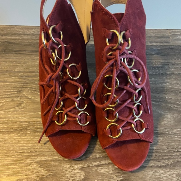 Nine West Maroon lace up Bootie size 6.5 - Picture 6 of 6